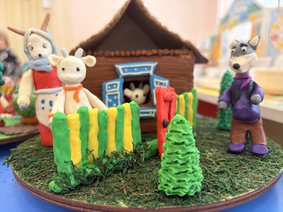 Выставка пластилиновых сказок 