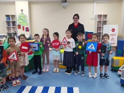 Дорожные знаки знать положено